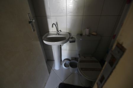 Casa de condomínio à venda com 206m², 4 quartos e 3 vagasBanheiro de Serviço