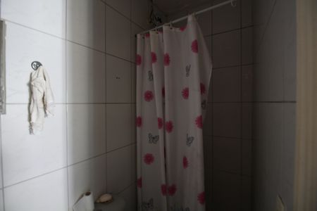 Casa de condomínio à venda com 206m², 4 quartos e 3 vagasBanheiro de Serviço