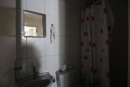 Casa de condomínio à venda com 206m², 4 quartos e 3 vagasBanheiro de Serviço