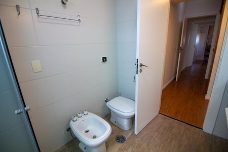 Apartamento à venda com 142m², 3 quartos e 3 vagasBanheiro da Suíte