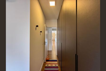 Apartamento à venda com 71m², 2 quartos e 1 vaga Apartamento à venda com 71m², 2 quartos e 1 vagaCloset Suite 1