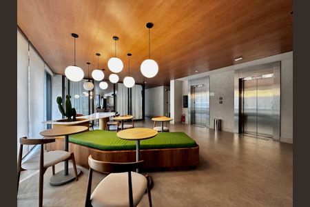 Apartamento à venda com 71m², 2 quartos e 1 vaga Apartamento à venda com 71m², 2 quartos e 1 vagaHall Social Bloco