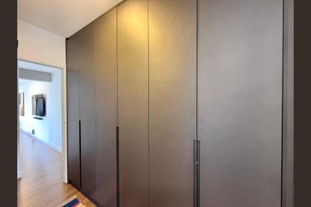 Apartamento à venda com 71m², 2 quartos e 1 vaga Apartamento à venda com 71m², 2 quartos e 1 vagaCloset Suite 1