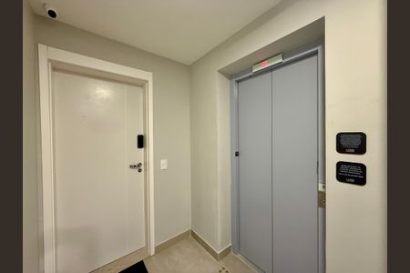 Apartamento à venda com 71m², 2 quartos e 1 vaga Apartamento à venda com 71m², 2 quartos e 1 vagaHall Apartamento
