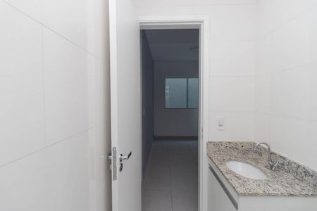 Banheiro de apartamento para alugar com 2 quartos, 40m² em Vila Isolina Mazzei, São Paulo