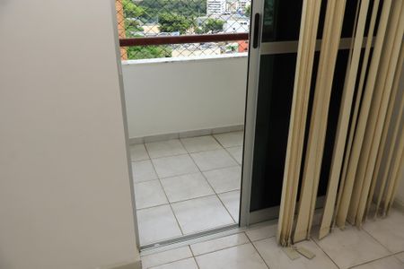 Sala de apartamento para alugar com 2 quartos, 78m² em Jardim Armação, Salvador