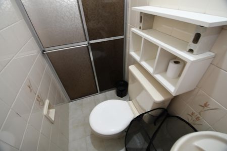 Banheiro de kitnet/studio para alugar com 1 quarto, 31m² em Botafogo, Campinas