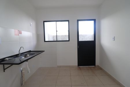 Cozinha de casa para alugar com 2 quartos, 65m² em Parque Residencial Candido Portinari, Ribeirão Preto