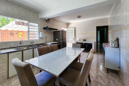 Casa à venda com 236m², 3 quartos e 5 vagas Casa à venda com 236m², 3 quartos e 5 vagasCozinha