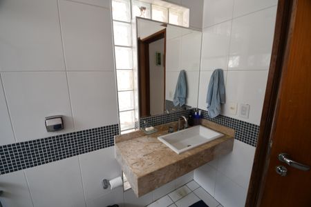 Casa à venda com 190m², 3 quartos e 2 vagasBanheiro Social