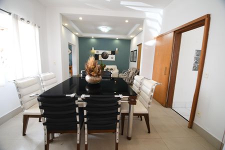 Casa à venda com 190m², 3 quartos e 2 vagasSala