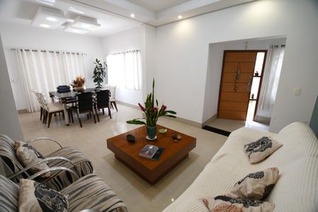 Sala de casa à venda com 3 quartos, 190m² em Cambuí, Campinas