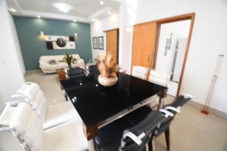 Sala de casa à venda com 3 quartos, 190m² em Cambuí, Campinas