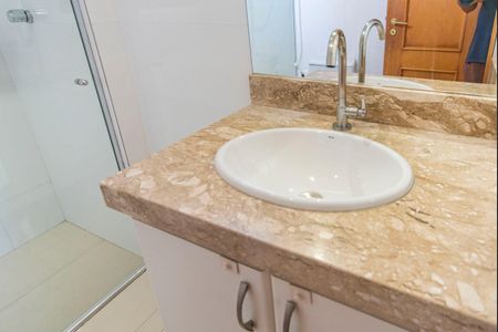 Apartamento à venda com 77m², 2 quartos e 2 vagasBanheiro do Quarto 2