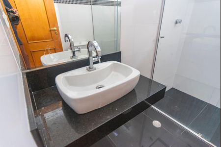 Apartamento à venda com 77m², 2 quartos e 2 vagasBanheiro 