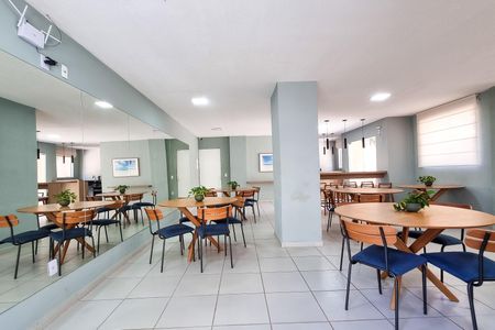 Apartamento para alugar com 70m², 2 quartos e sem vagaÁrea comum - Salão de festas