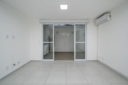 Sala de casa de condomínio para alugar com 2 quartos, 66m² em Vila do Encontro, São Paulo