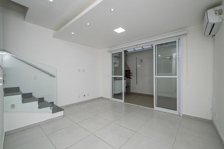 Sala de casa de condomínio para alugar com 2 quartos, 66m² em Vila do Encontro, São Paulo