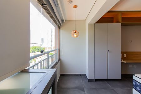Varanda de kitnet/studio para alugar com 1 quarto, 27m² em Santo Amaro, São Paulo