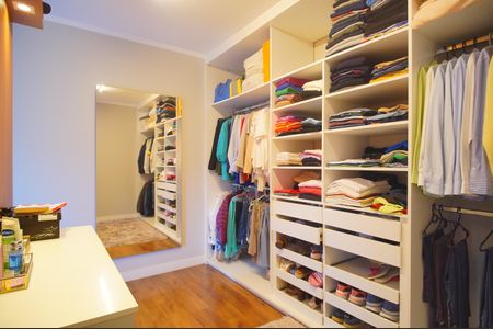 Casa à venda com 292m², 4 quartos e 4 vagasCloset da suíte