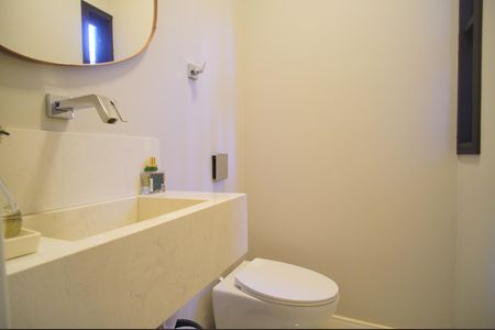 Casa à venda com 292m², 4 quartos e 4 vagasLavabo