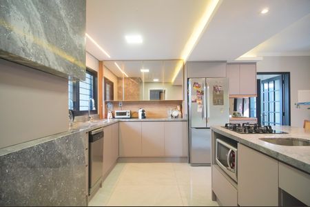 Casa à venda com 292m², 4 quartos e 4 vagasCozinha