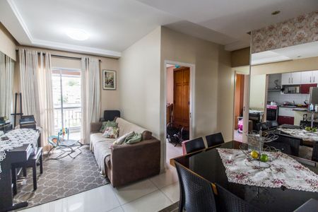 Sala  de apartamento para alugar com 3 quartos, 74m² em Jardim Tupanci, Barueri