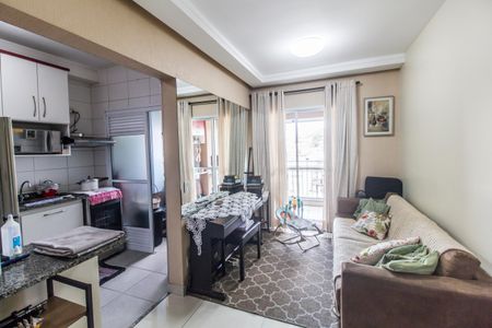 Sala  de apartamento para alugar com 3 quartos, 74m² em Jardim Tupanci, Barueri
