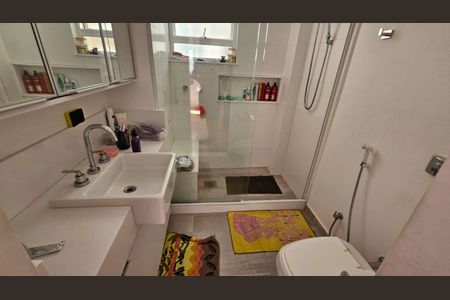 Banheiro de apartamento à venda com 4 quartos, 134m² em Leme, Rio de Janeiro