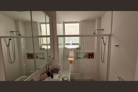 Banheiro de apartamento à venda com 4 quartos, 134m² em Leme, Rio de Janeiro