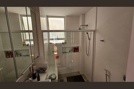 Banheiro de apartamento à venda com 4 quartos, 134m² em Leme, Rio de Janeiro