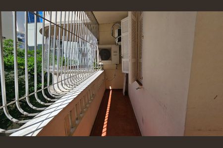 Apartamento à venda com 134m², 4 quartos e 1 vaga Apartamento à venda com 134m², 4 quartos e 1 vagaVaranda