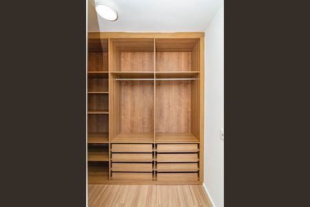 Apartamento para alugar com 44m², 1 quarto e 1 vaga Apartamento para alugar com 44m², 1 quarto e 1 vagaCloset da suíte