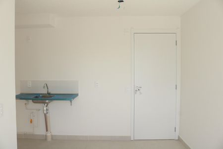Sala de apartamento para alugar com 2 quartos, 34m² em Parque Industrial Tomas Edson, São Paulo