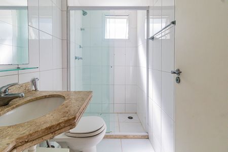 Apartamento à venda com 90m², 2 quartos e 2 vagas Apartamento à venda com 90m², 2 quartos e 2 vagasBanheiro social