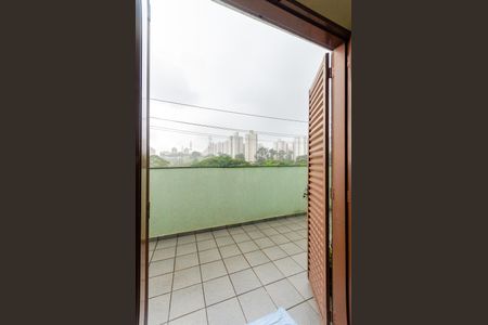 Casa à venda com 190m², 3 quartos e 3 vagas Casa à venda com 190m², 3 quartos e 3 vagasQuarto 2 - Varanda
