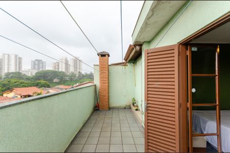 Casa à venda com 190m², 3 quartos e 3 vagas Casa à venda com 190m², 3 quartos e 3 vagasQuarto 2 - Varanda