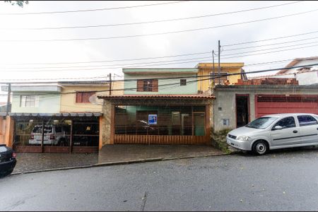 Casa à venda com 190m², 3 quartos e 3 vagas Casa à venda com 190m², 3 quartos e 3 vagasFachada