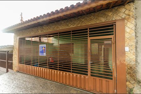 Casa à venda com 190m², 3 quartos e 3 vagas Casa à venda com 190m², 3 quartos e 3 vagasFachada