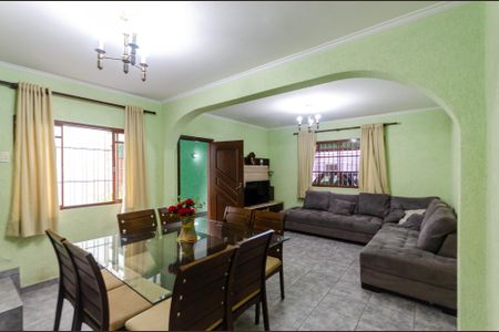 Casa à venda com 190m², 3 quartos e 3 vagas Casa à venda com 190m², 3 quartos e 3 vagasSala