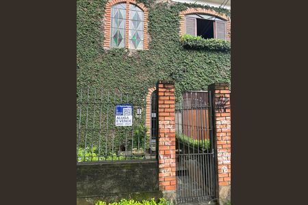 Casa à venda com 326m², 5 quartos e sem vaga Casa à venda com 326m², 5 quartos e sem vagaFachada