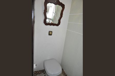 Casa à venda com 326m², 5 quartos e sem vagaLavabo