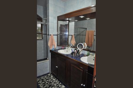 Casa à venda com 326m², 5 quartos e sem vagaBanheiro Suíte 