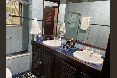 Casa à venda com 326m², 6 quartos e sem vagaBanheiro