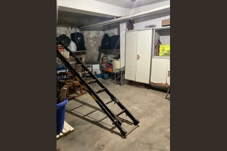 Casa à venda com 326m², 6 quartos e sem vagaDepósito