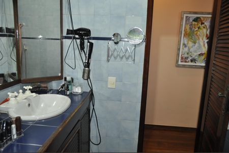 Casa à venda com 326m², 5 quartos e sem vagaBanheiro Suíte 