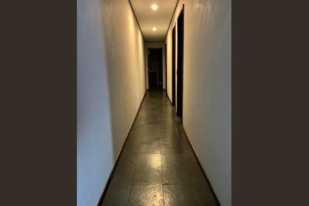Casa à venda com 326m², 6 quartos e sem vagaCorredor