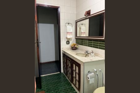 Casa à venda com 326m², 6 quartos e sem vagaBanheiro