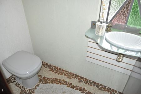 Casa à venda com 326m², 5 quartos e sem vagaLavabo