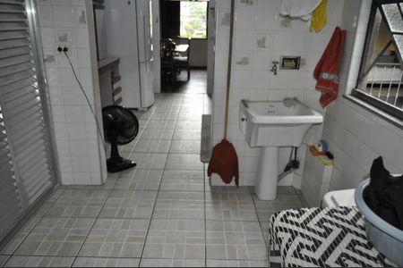 Casa à venda com 326m², 5 quartos e sem vagaÁrea de Serviço 2